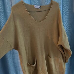 Rosa Bianca tan Women's V-Neck Sweater with Pockets - size large- preloved